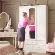 صورة دولاب أنيق ذات مرآة أمامية  - مكسيكو