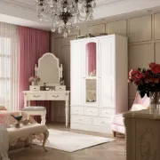 صورة دولاب أنيق ذات مرآة أمامية  - مكسيكو