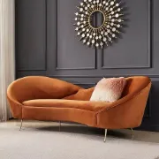 صورة أريكة كينيف الحديثة بثلاث مقاعد ذات تصميم منحني
