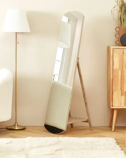 صورة .مرآة فليريه أرضية - مع قاعدة من الخشب الطبيعي.